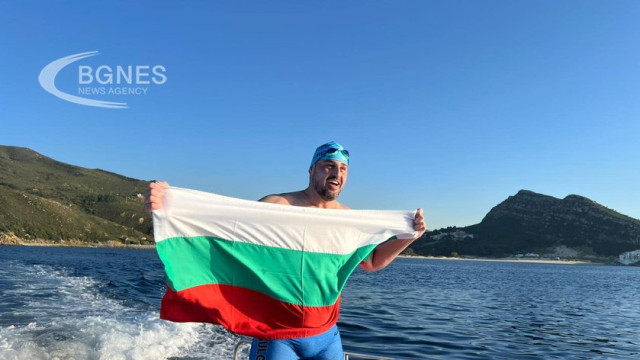 Petar Stoychev swam across the Strait of Gibraltar according to the rules of Oceans seven - with a textile swimsuit, without neoprene